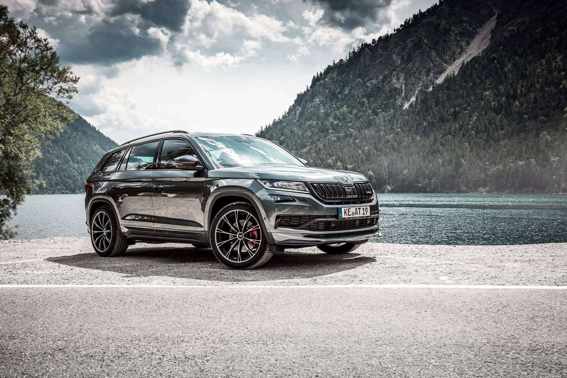 https://www.abt-sportsline.de/fileadmin/_processed_/0/8/csm_SKODA_Kodiaq_RS_GR20_mattblack-18-min_d744a548da.jpg