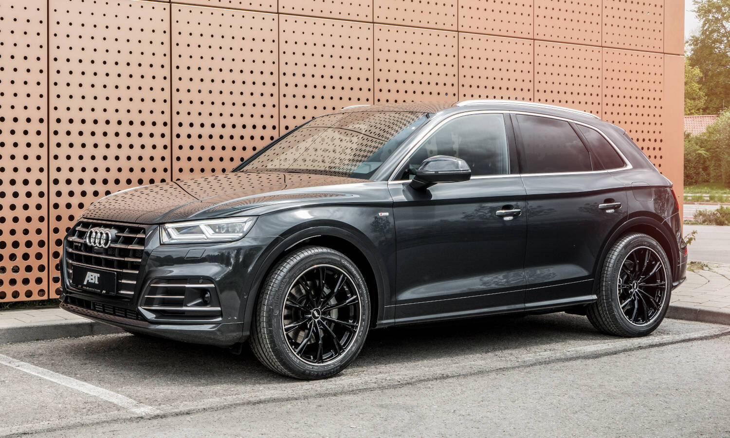Erstes Hybrid Fahrzeug mit ABT Power 425 PS Systemleistung im Q5 TFSI e Audi Tuning VW Tuning Chiptuning von ABT Sportsline