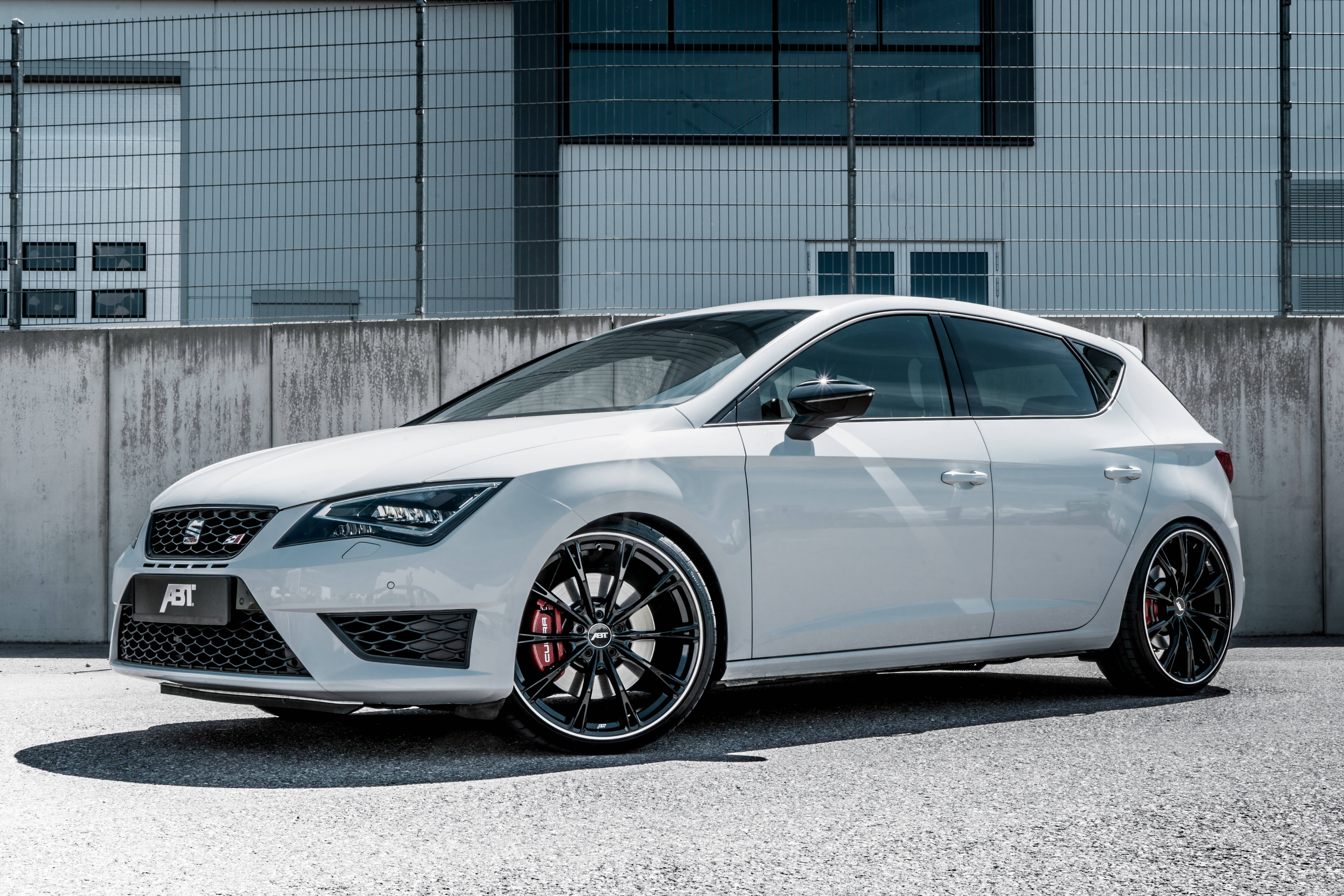 Leon King Abt Mobilisiert 370 Ps In Der St Cupra 300