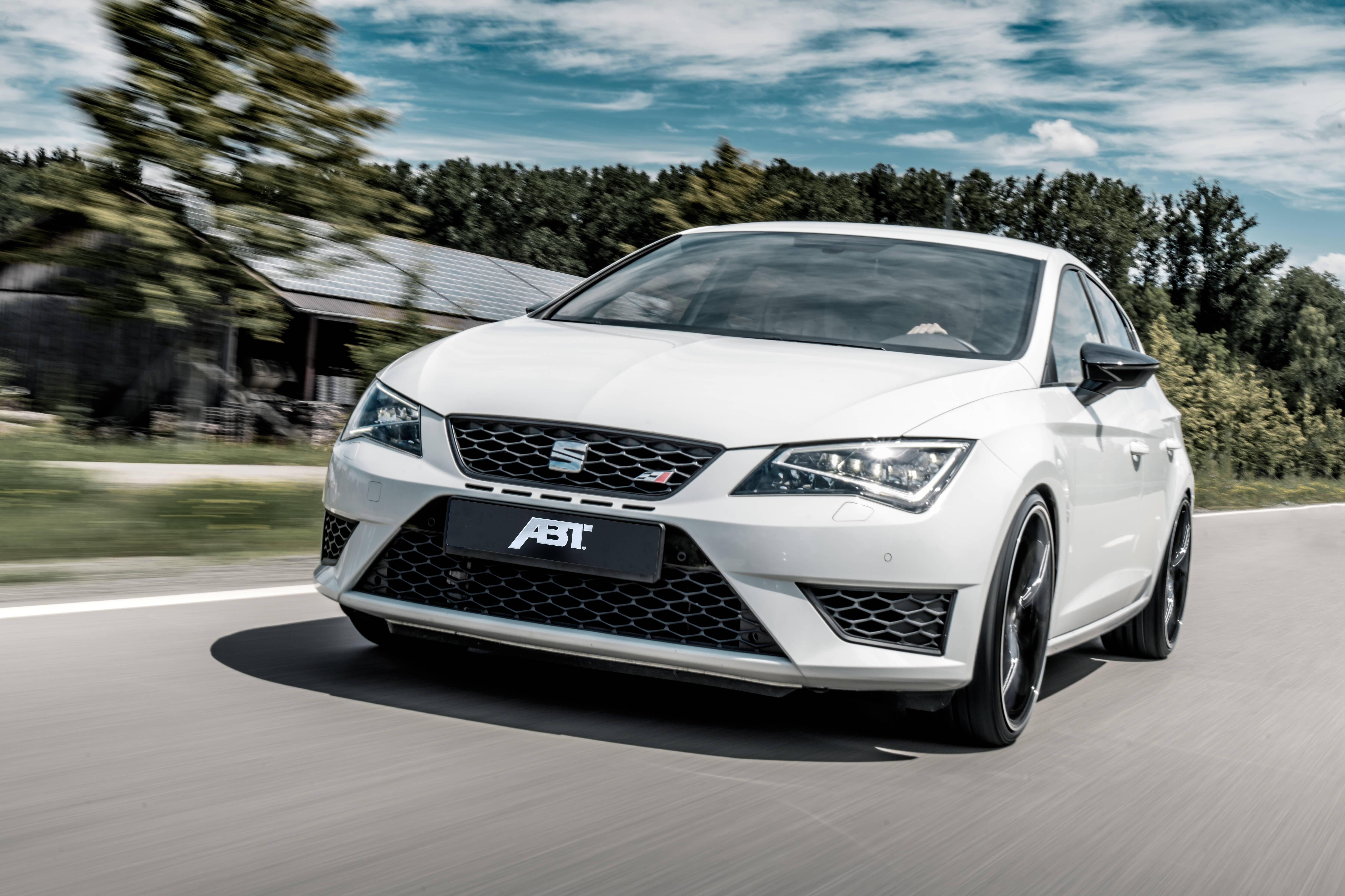 Leon King Abt Mobilisiert 370 Ps In Der St Cupra 300