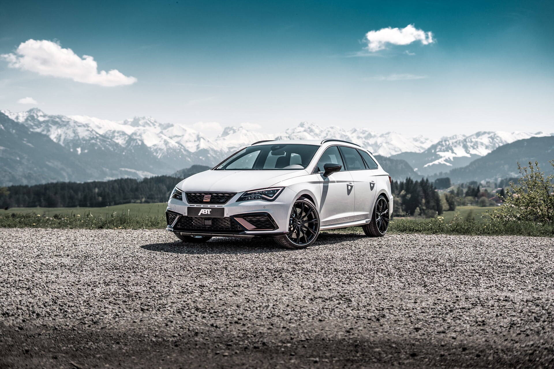 Stark Wie Ein Tcr Bolide 350 Ps Und 440 Nm Im Leon Cupra R