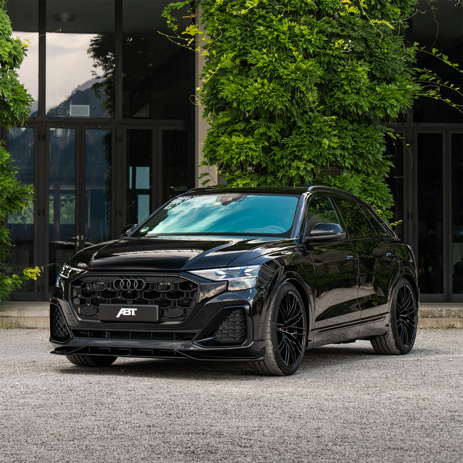 ABT Q8 - Mythosschwarz Metallic
