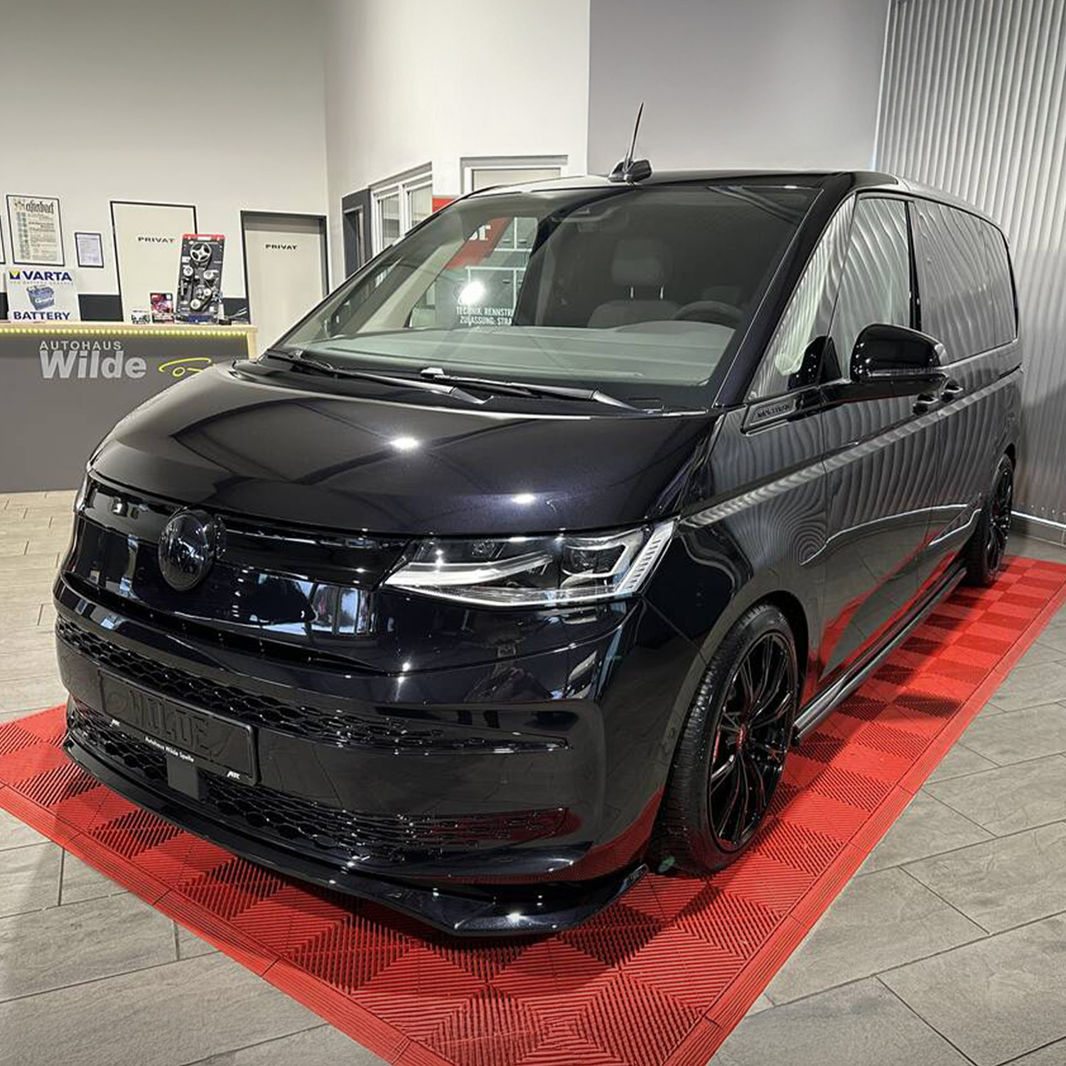 VW T7 - Schwarz - ABT Paket