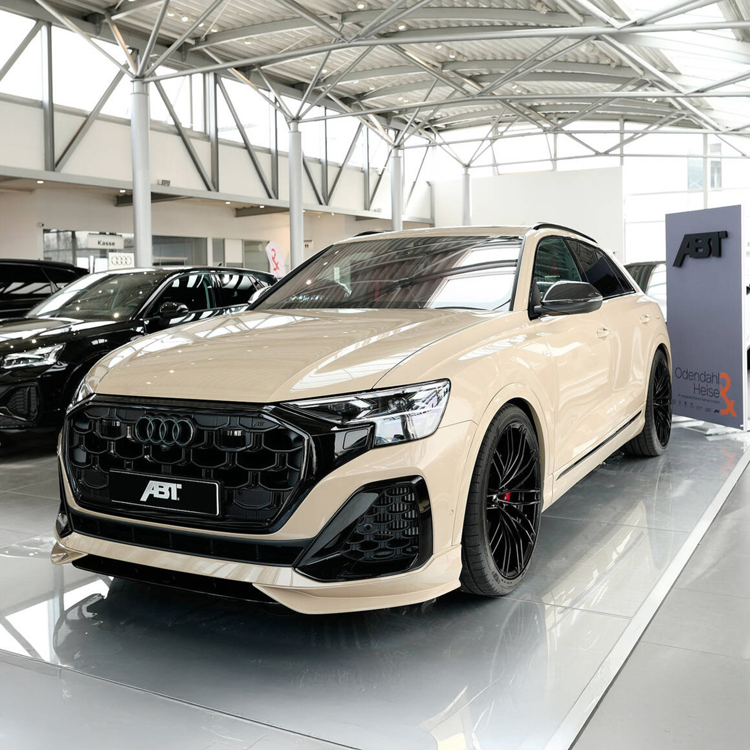 Audi Q8 60 TFSI e - Sakhir Gold