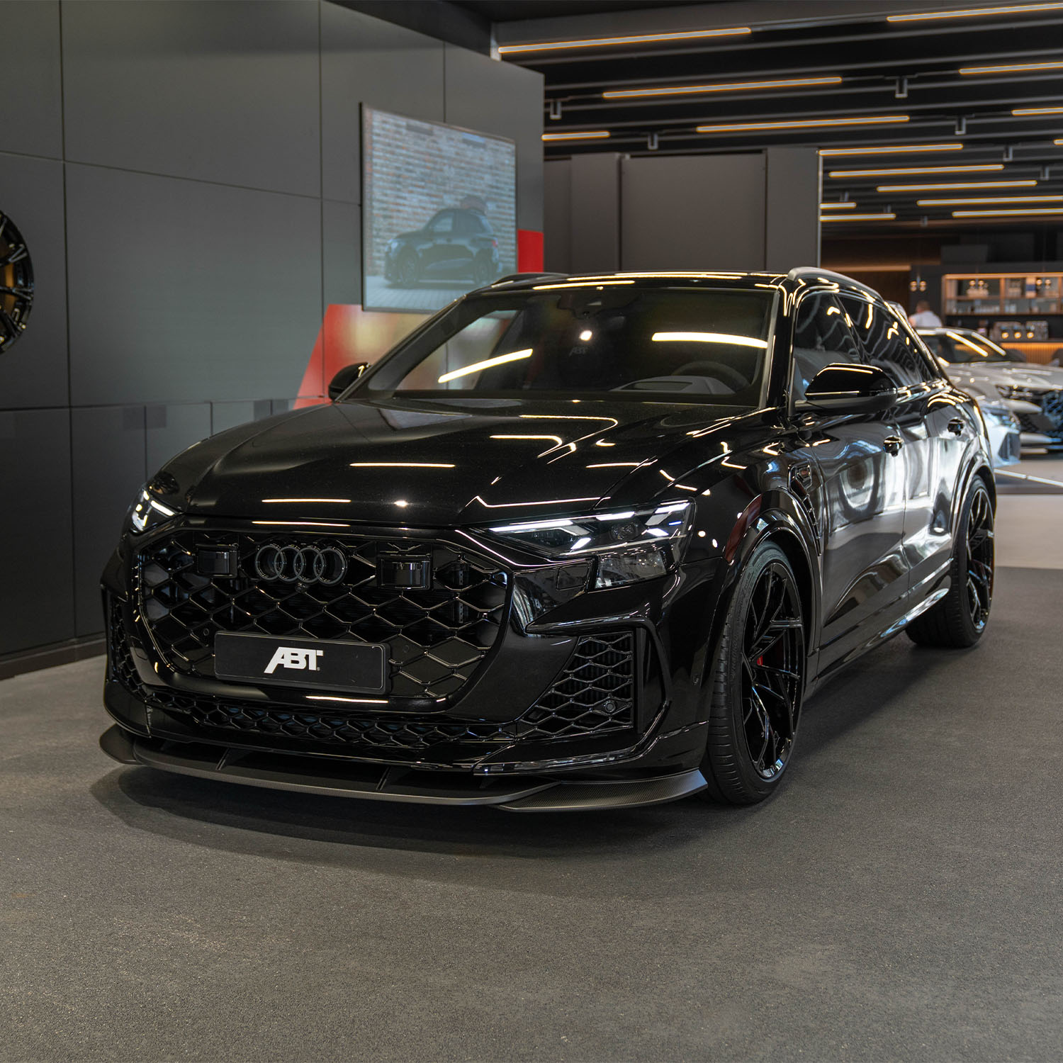 ABT RSQ8-S - Mythosschwarz Metallic - 760 PS