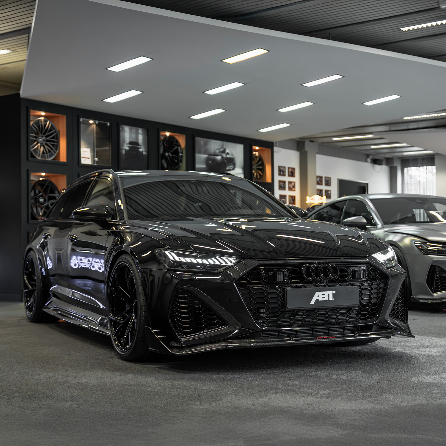 ABT RS6 Legacy Edition - Sebringschwarz Kristalleffekt - 1/200